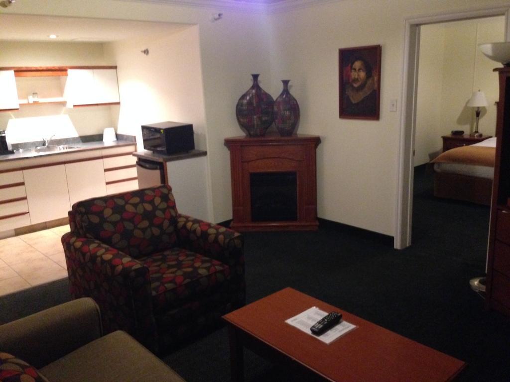 Ptarmigan Inn Hay River 客房 照片
