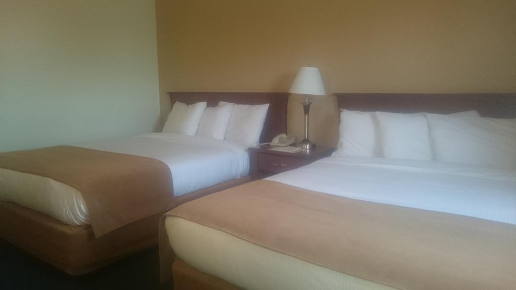 Ptarmigan Inn Hay River 客房 照片