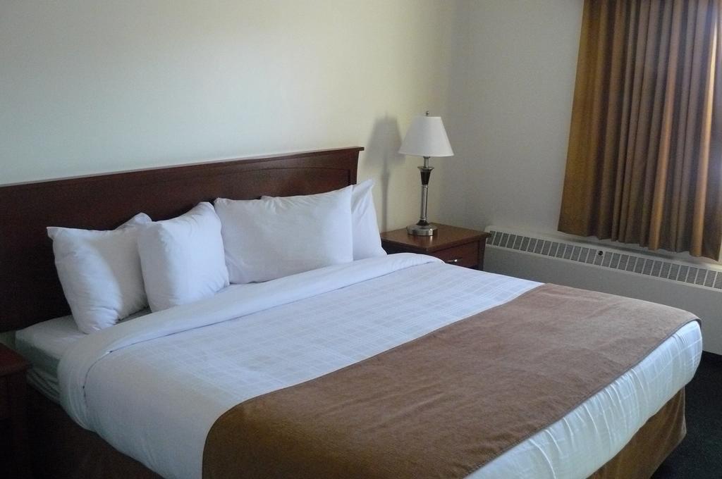 Ptarmigan Inn Hay River 客房 照片